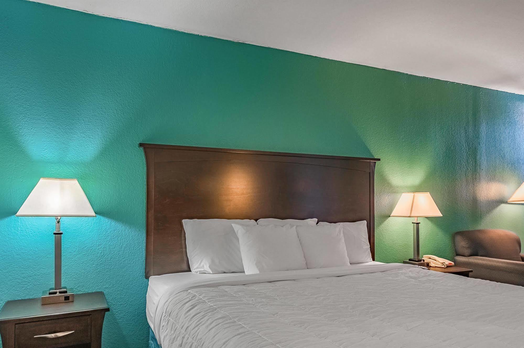 Executive Thibodaux New Orleans Hotel Exterior photo